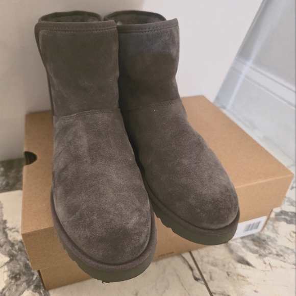 UGG Boots - Size 7 Gray - Picture 10 of 11